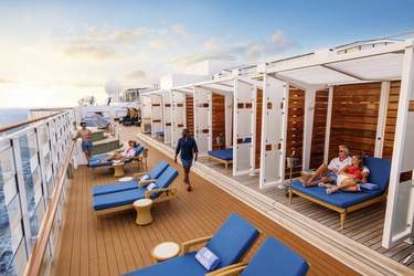 NCL Norwegian Bliss Vibe Beach Club Lifestyle 7 ©Norwegian Cruise Line.jpg